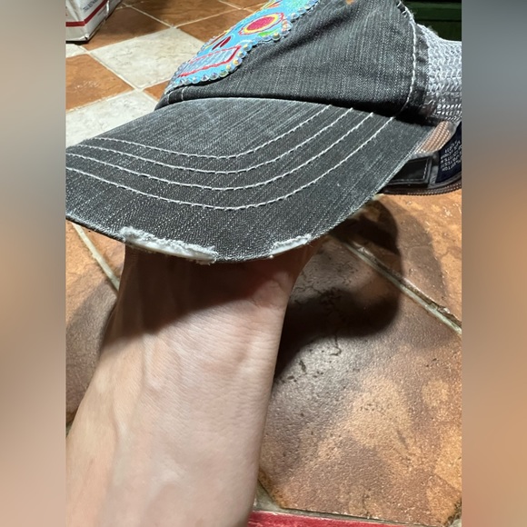 LeeLee Rox Swarovski Crystal Skull Cap - Picture 4 of 11